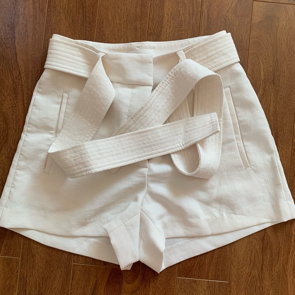 Aritzia Wilfred Shorts - Picture 2 of 3